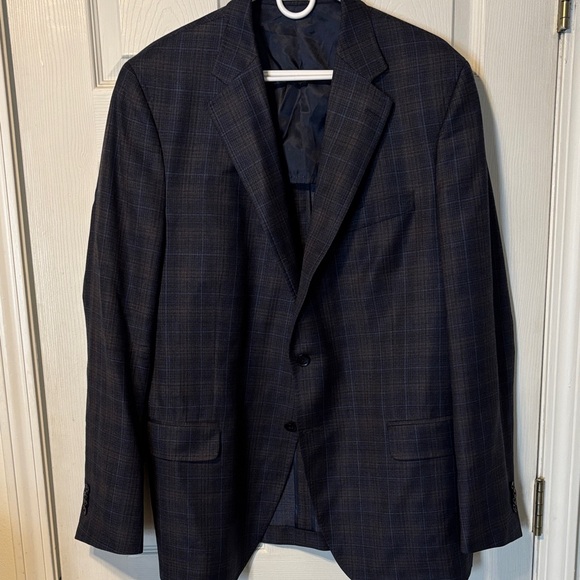 Size 44 Tall Peter Millar checkered sport coat. Excellent condition.